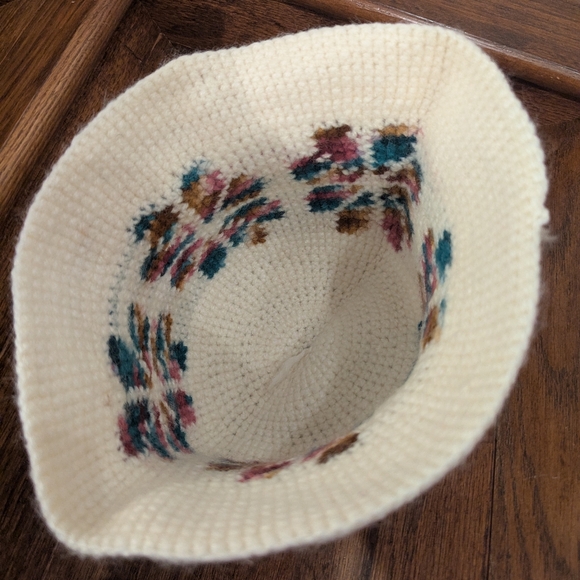 Y2K Multicolor Crochet Wool Ivory Bucket Hat, Granny Star Quilt Design OS - Picture 8 of 10